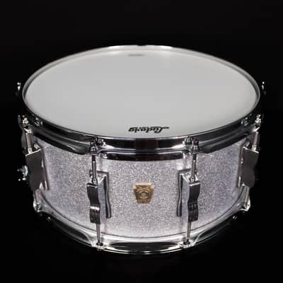 Ludwig 14" x 6.5" Classic Maple Snare Drum, Silver Sparkle image 2