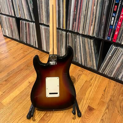 Fender American Series Stratocaster with Rosewood Fretboard 2000 - 2007 - 3-Color Sunburst image 5