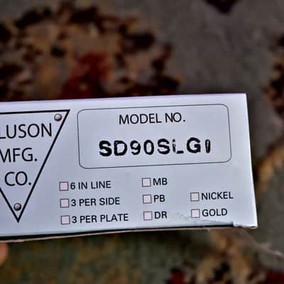 Kluson Deluxe Tuning Machines Single Line 3x3 - Gold with Pearloid Buttons image 3