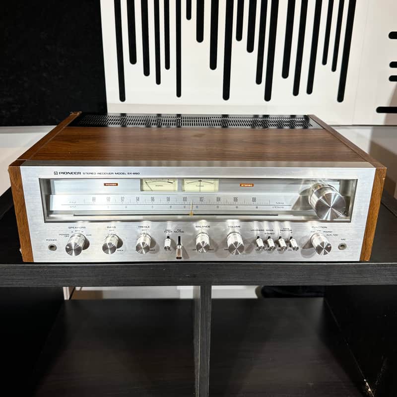 Pioneer SX-650 Receiver 1976 - 1978 - Silver image 1