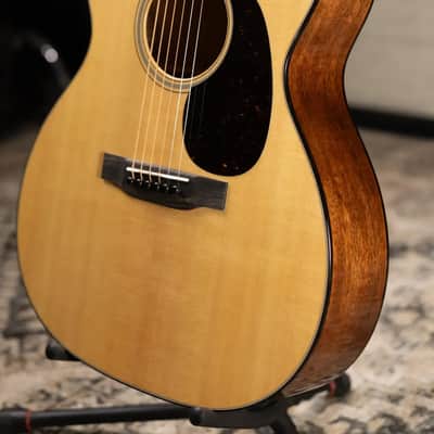 Martin 000-18 Standard Series Acoustic Guitar with Hardshell Case image 5