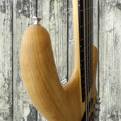 Carvin Custom 6 Fretless Bass Guitar - 6 String - 2002 - Natural image 7