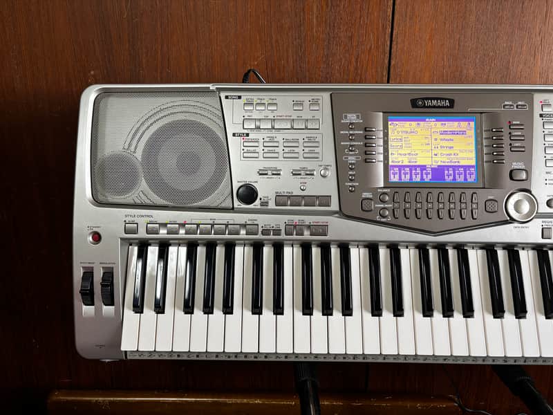 Yamaha PSR-2100 61-key PORTATONE Electric Keyboard w/ bag power
