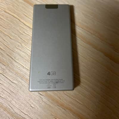 Microsoft Zune 4GB with all original packaging and accessories image 2