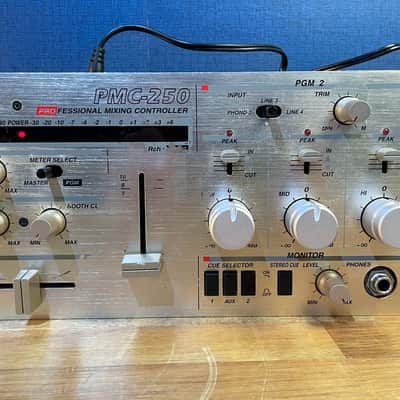 Vestax PMC-250 Vintage DJ Mixer w/ Isolator - Gold image 3