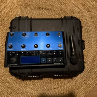 TC Helicon VoiceLive 2 Extreme 2012 with TC Helicon Mic - Blue image 2