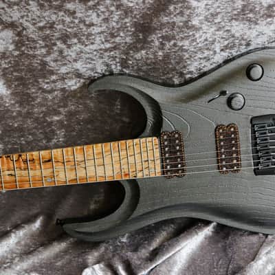 GB Liuteria Custom Boutique Ergal 7 string shark edition Bild 2