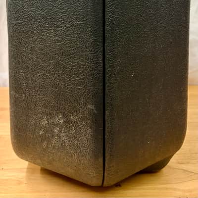 Ludwig UFO Clamshell Hard Plastic Snare Drum Case 1970s-1980s - Textured image 4