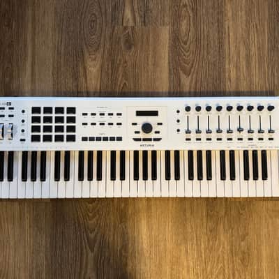 Arturia KeyLab 61 MkII MIDI Controller w/ Decksaver Cover!!!