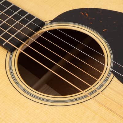 Martin 000-18 Standard Series Acoustic Guitar - Natural image 8