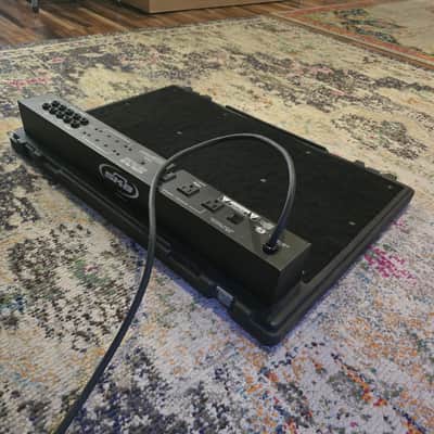 Used SKB PS-45 Powered Pedalboard - w/ Road Case image 5