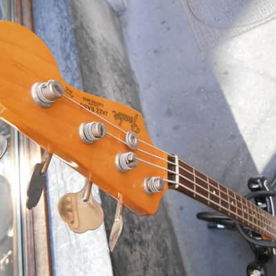 Short Scale Fender Mini Jazz Bass '62 Reissue 2014 3-Tone Sunburst image 7