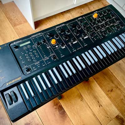 Studiologic Sledge Black Edition