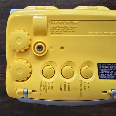 Sony WM-FS111 AM FM cassette walkman 2000s - Yellow gray image 7