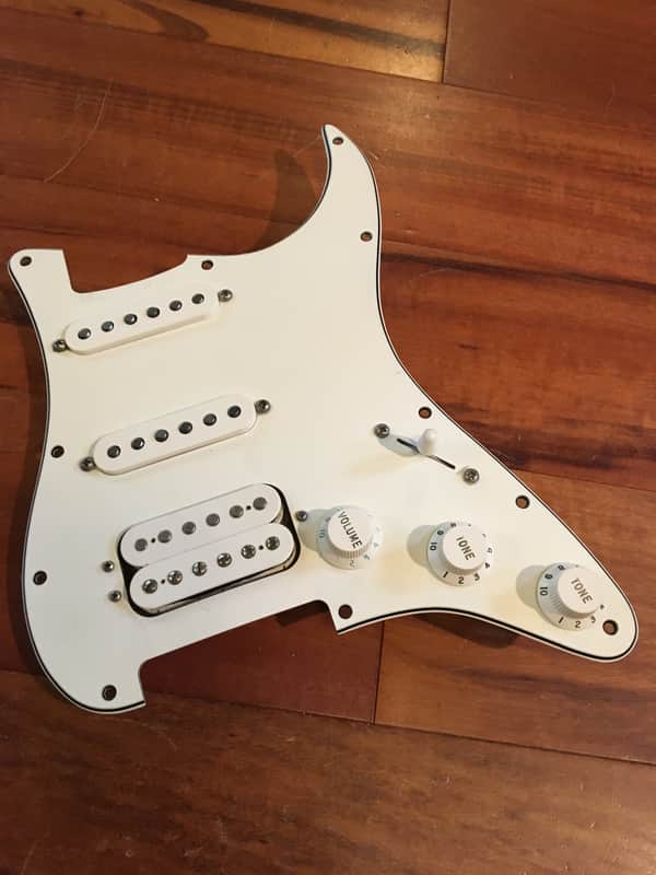 Fender Player Strat Stratocaster Alnico 2 8K Humbucker 8K Aln5 Pickup White HSS image 1