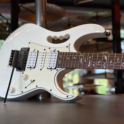 Ibanez JEMJR-WH Steve Vai Signature with Rosewood Fretboard 2015 - 2017 - White image 2