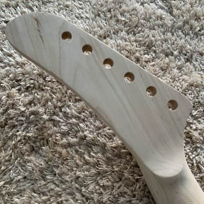 Banana Headstock Guitar Maple Wood Neck, 22 Frets Fingerboard image 2