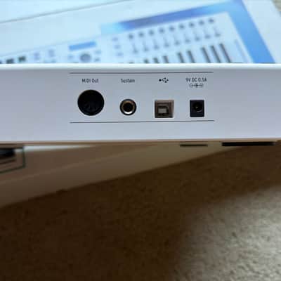 Arturia KeyLab 61 MkII MIDI Controller 2018 - Present - White image 5