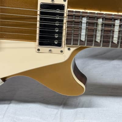 Gibson Les Paul Standard Guitar with Case 2021 - Gold Top goldtop image 8