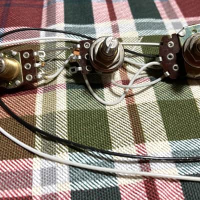NOS Genuine EMG Harness for Fender Stratocaster~ Volume & Tone Guitar Pots, 25k image 1