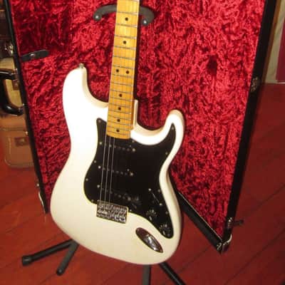 1977 Fender Stratocaster Hardtail White w Fender Hardshell Case image 2