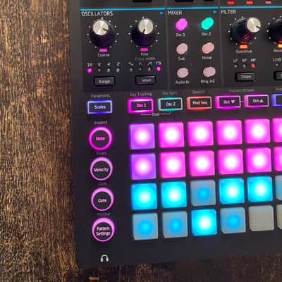 Novation Circuit Mono Station Paraphonic Synthesizer Black image 2