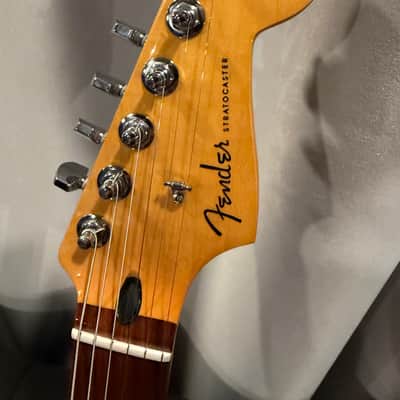 Fender Player Plus Stratocaster HSS with Pau Ferro Fretboard 2021 - Present - Silverburst image 2