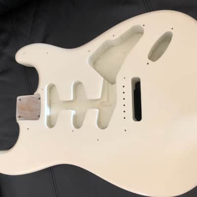 MJT Stratocaster body 2010 - Vintage white image 7