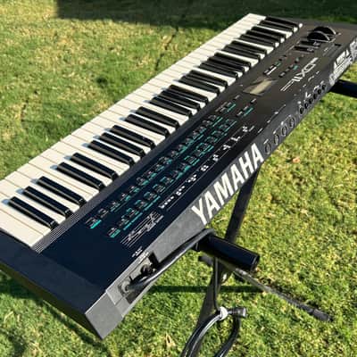 Yamaha DX11 Programmable FM Synthesizer image 7