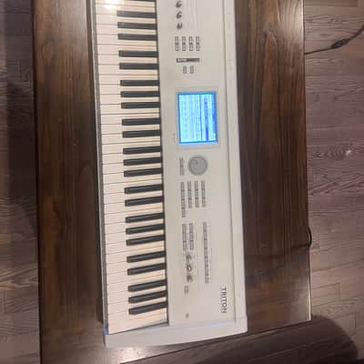 Korg Triton - Sampler / Workstation 2000's - silver (Nice)