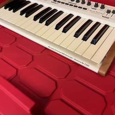 Arturia Factory Experience 32 Key Universal MIDI Controller Keyboard image 5
