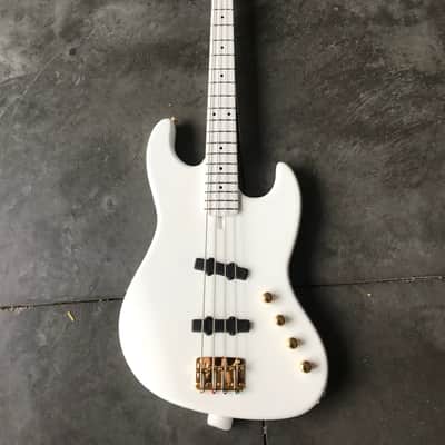 Moon Larry Graham Signature 2018 Snow White image 1
