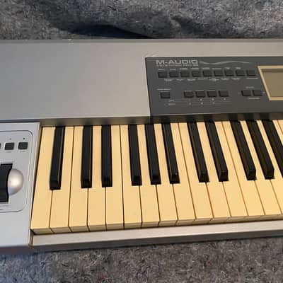 M-AUDIO KEYSTATION 88 PRO WEIGHTED ACTION CONTROLLER 2005-2010 - Silver image 2