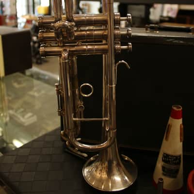 C.G. Conn 8-B Silver Plate Artist Trumpet 1970 W/ Bach C1 Mouthpiece + Mutes image 2