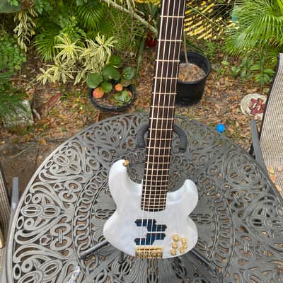 Alien Audio Constellation 5 2020 Matte transparent White image 13