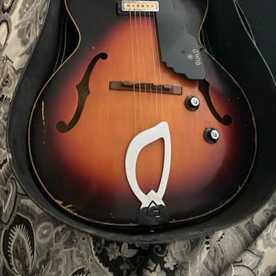 T-50 Guild Starfire IV 1967 - Sunburst image 1