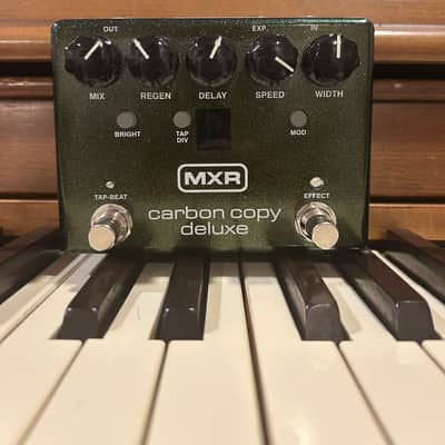 MXR M292 Carbon Copy Deluxe Analog Delay 2017 - Present - Green image 1
