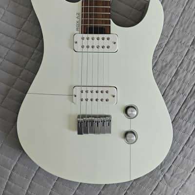 2005 Yamaha RGX A2 (Taiwan) - White/Aircraft Gray image 4