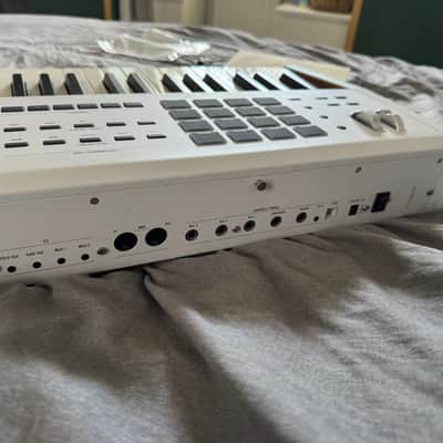 Arturia KeyLab 88 MkII MIDI Controller 2019 - Present - White image 11