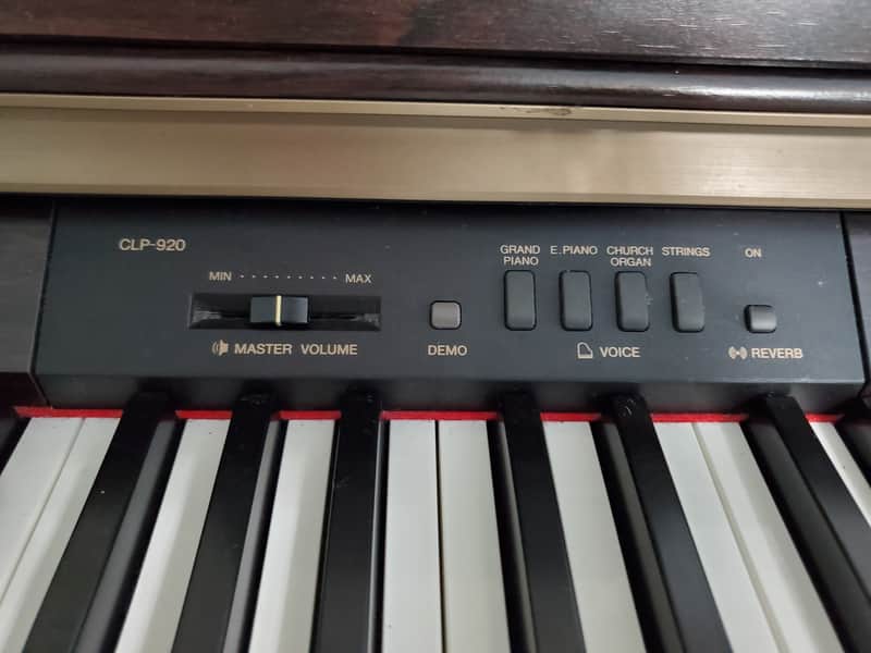 Yamaha Clavinova CLP-920 Electric Piano (circa. 2000) 88-Keys Yamaha Clavinova CLP-920 Electric Piano (circa. 2000) 88-Keys