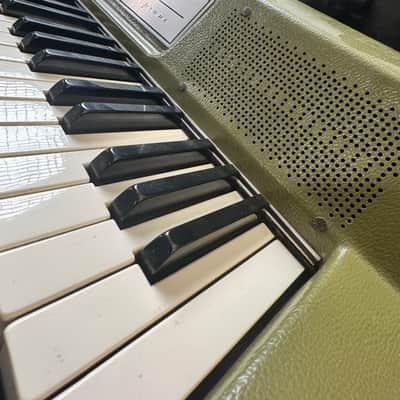 Wurlitzer 200A 64-Key Electric Piano 1974 - 1983 - Avocado Green image 6