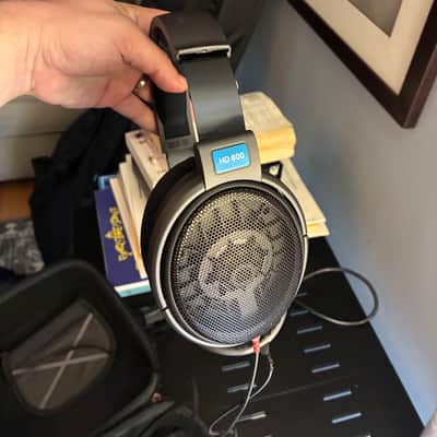 Sennheiser HD 600 Professional Headphones 2010s - Black image 1