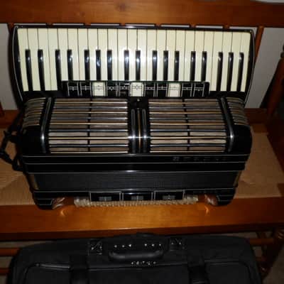 Professional concert Hohner Morino piano accordion LMMH,  dry tuned, 20",  Condition 9+ / 10. image 2