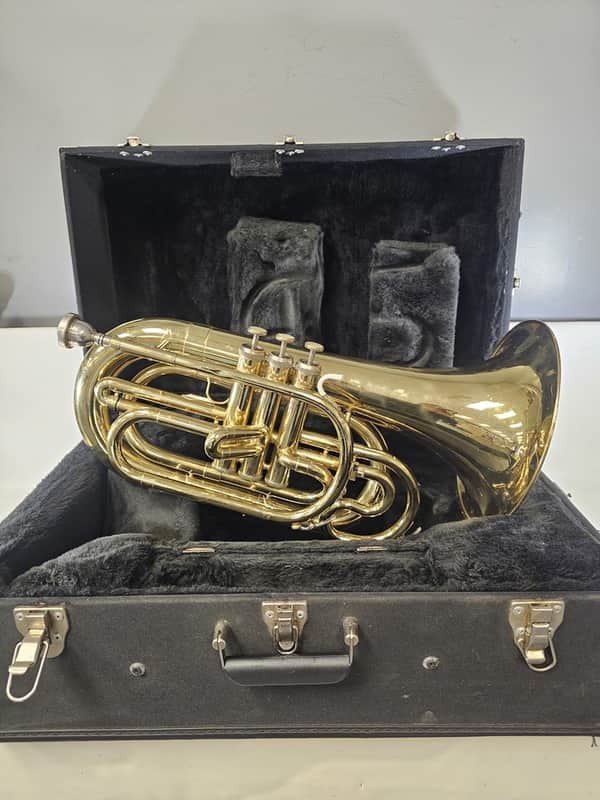 Dynasty Marching Baritone - Gold Laquer image 1