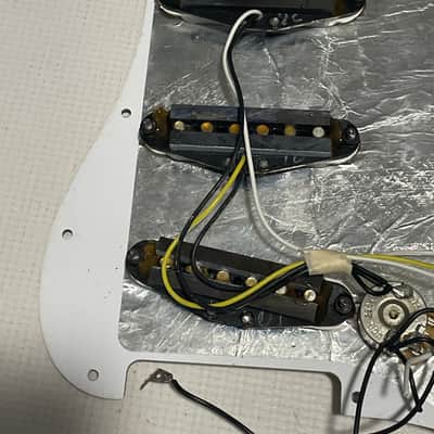 2006 MIM Fender Mexico Stratocaster Lefty White Loaded SSS Pickguard 11 Screw 3 Ply image 15