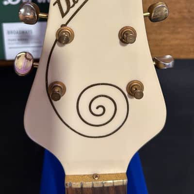 2011 Danelectro 56 U2 Single Cutaway Full Bell Headstock Gold Hardware Rare Model image 4