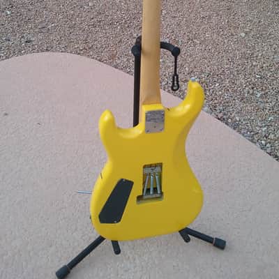 Early 1980's Kramer Focus 1000 | Black Splatter on Yellow | Like New Road Runner Hardshell Case image 6