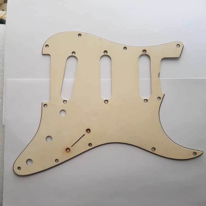 Fender STRATOCASTER