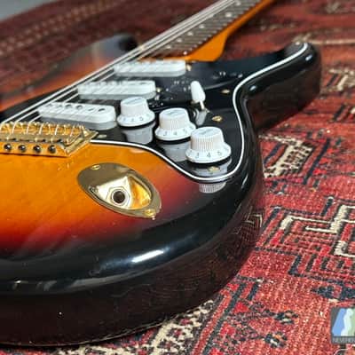 Fender Stevie Ray Vaughan Stratocaster 1998 3-Color Sunburst image 4