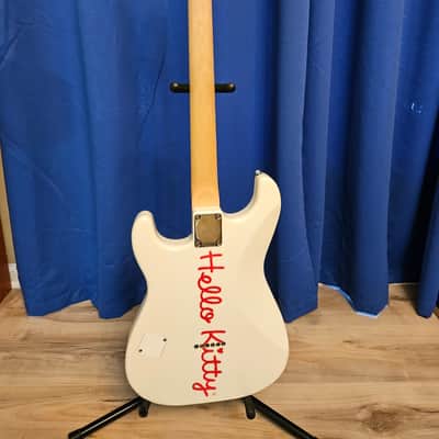 Squier Hello Kitty Stratocaster 2024 - 2025 - White image 4